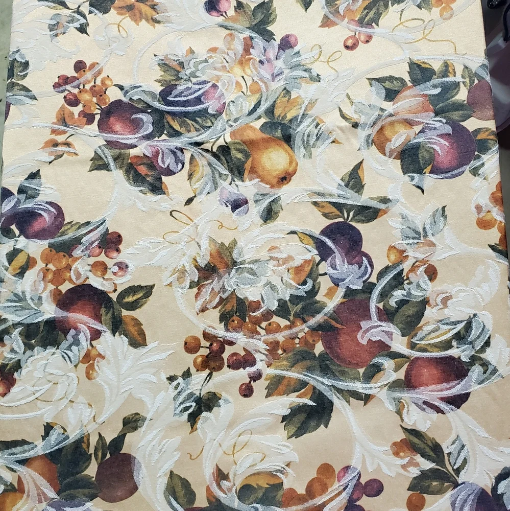 Classic Cream Fruit-Print Tablecloth